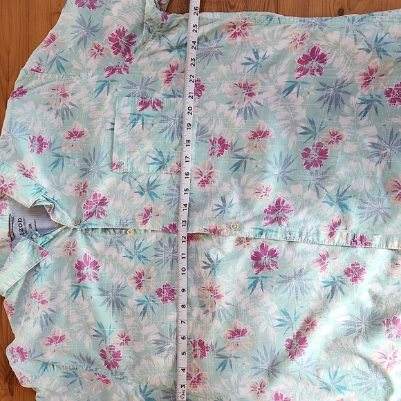 Izod Saltwater Men's Floral Button Down Shirt - Picture 8 of 9